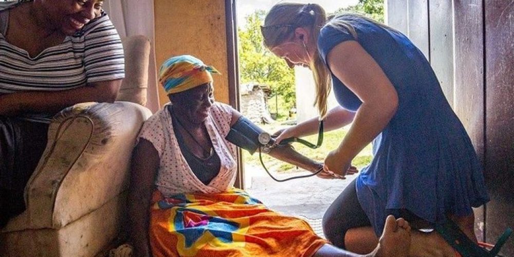 9 Peace Corps Alternatives to Inspire You to Volunteer Abroad